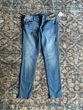 Aeropostale Women's Light Blue Skinny Jeans - Mid Rise